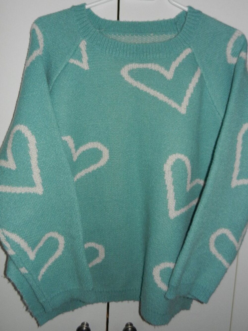 Chandail turquoise avec coeurs